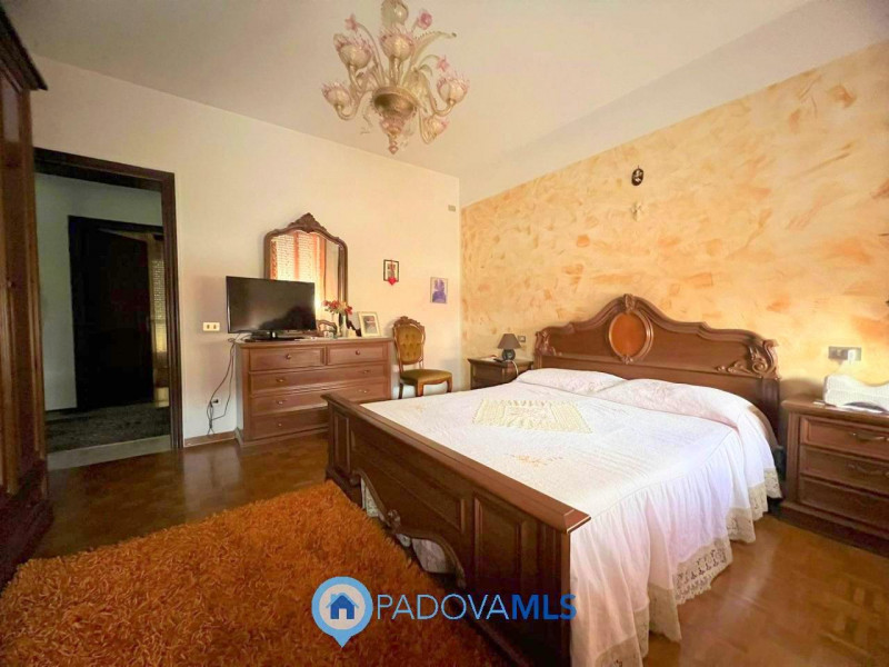 Immobile in esclusiva al Gruppo Padova MLS.

Se cerchi la tranquillità di una casa singola con un...