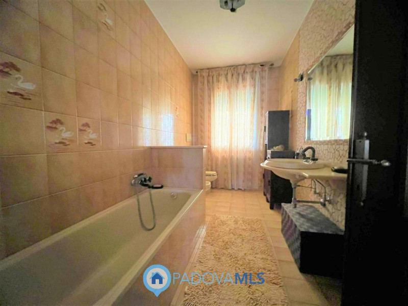 Immobile in esclusiva al Gruppo Padova MLS.

Se cerchi la tranquillità di una casa singola con un...