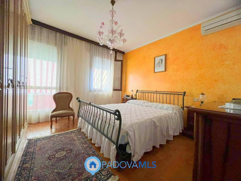 Immobile in esclusiva al Gruppo Padova MLS.

Se cerchi la tranquillità di una casa singola con un...