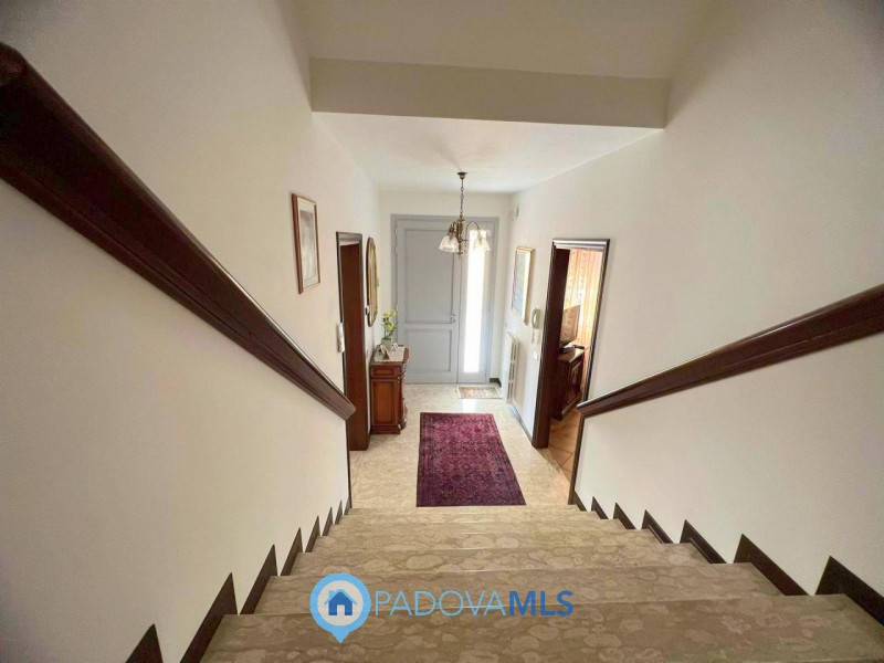 Immobile in esclusiva al Gruppo Padova MLS.

Se cerchi la tranquillità di una casa singola con un...