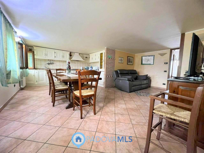 Immobile in esclusiva al Gruppo Padova MLS.

Se cerchi la tranquillità di una casa singola con un...