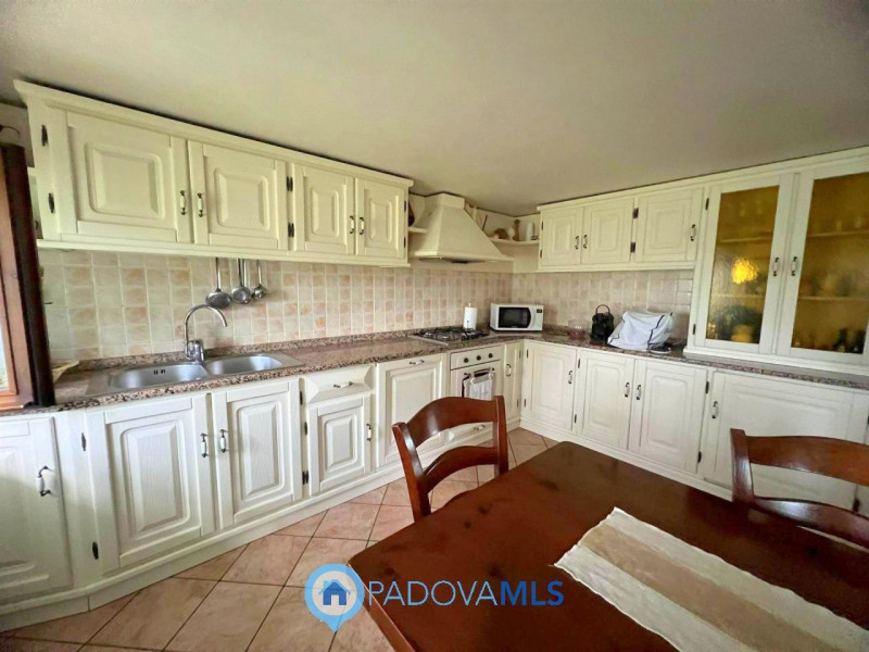 Immobile in esclusiva al Gruppo Padova MLS.

Se cerchi la tranquillità di una casa singola con un...