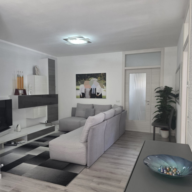 Sarego: in piccolo contesto di solo 6 unità vendesi ampio e luminoso appartamento recentemente ri...