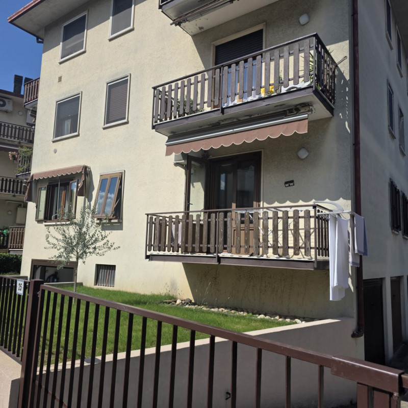 Sarego: in piccolo contesto di solo 6 unità vendesi ampio e luminoso appartamento recentemente ri...