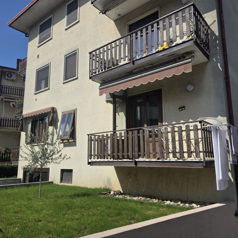 Sarego: in piccolo contesto di solo 6 unità vendesi ampio e luminoso appartamento recentemente ri...