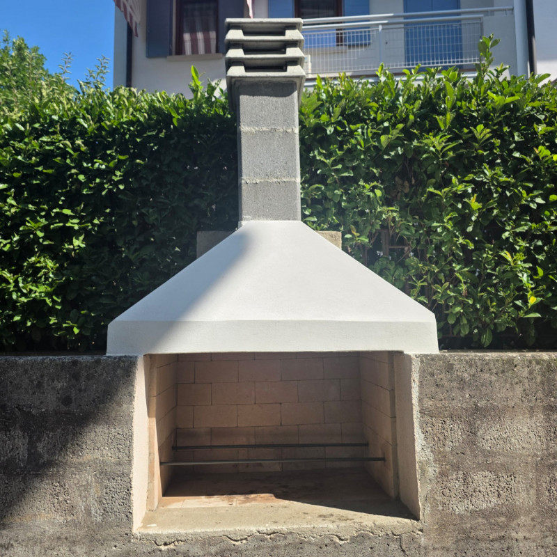 Sarego: in piccolo contesto di solo 6 unità vendesi ampio e luminoso appartamento recentemente ri...