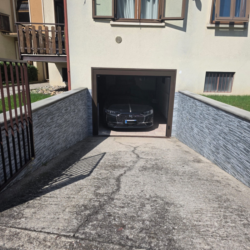 Sarego: in piccolo contesto di solo 6 unità vendesi ampio e luminoso appartamento recentemente ri...