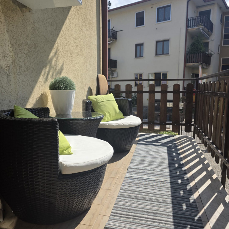 Sarego: in piccolo contesto di solo 6 unità vendesi ampio e luminoso appartamento recentemente ri...