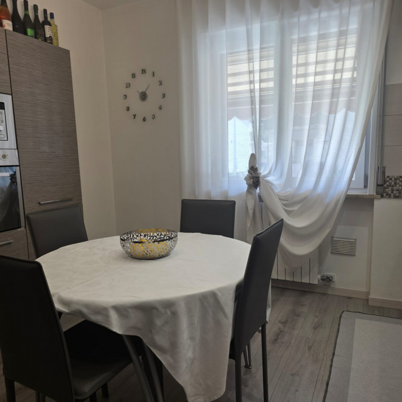 Sarego: in piccolo contesto di solo 6 unità vendesi ampio e luminoso appartamento recentemente ri...