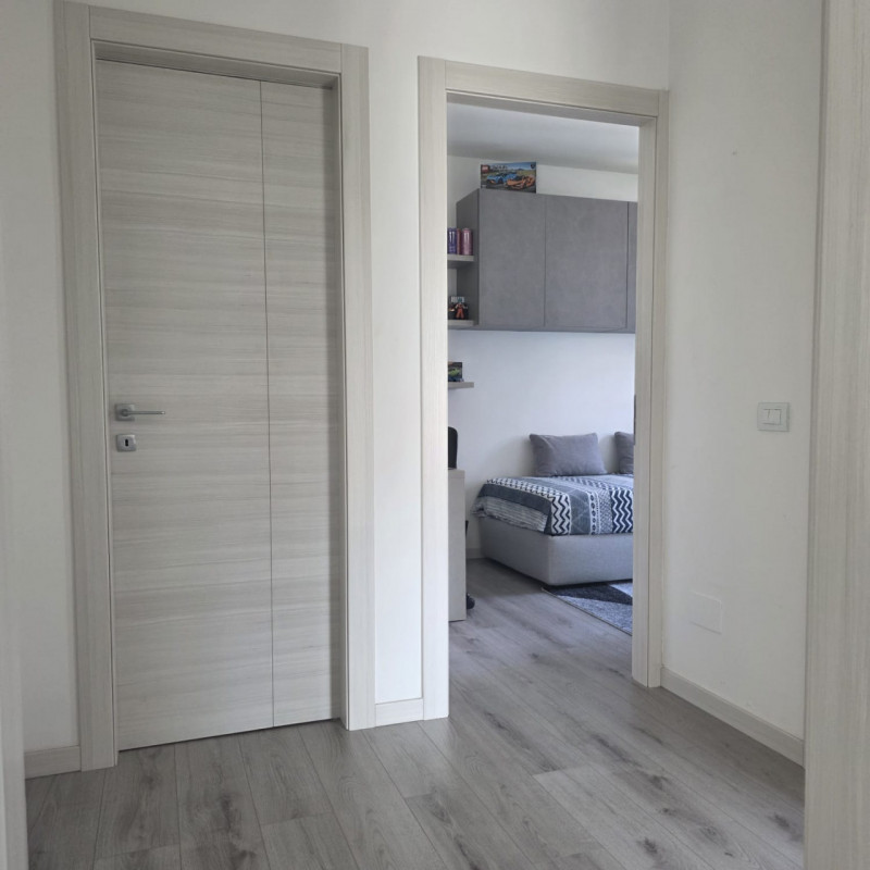 Sarego: in piccolo contesto di solo 6 unità vendesi ampio e luminoso appartamento recentemente ri...