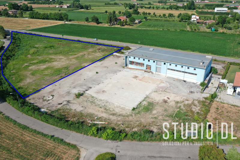 Proponiamo in vendita un'interessante opportunità di investimento nel comune di Malo, situato in ...