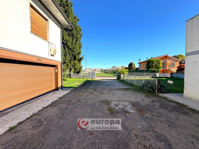 ALTE DI MONTECCHIO MAGGIORE: Proponiamo in vendita, abitazione unifamiliare con parco alberato co...