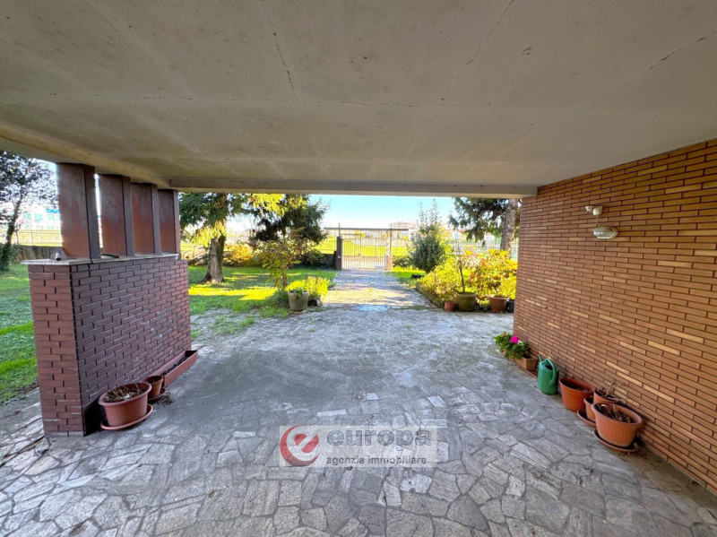 ALTE DI MONTECCHIO MAGGIORE: Proponiamo in vendita, abitazione unifamiliare con parco alberato co...