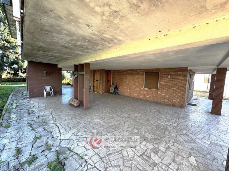 ALTE DI MONTECCHIO MAGGIORE: Proponiamo in vendita, abitazione unifamiliare con parco alberato co...