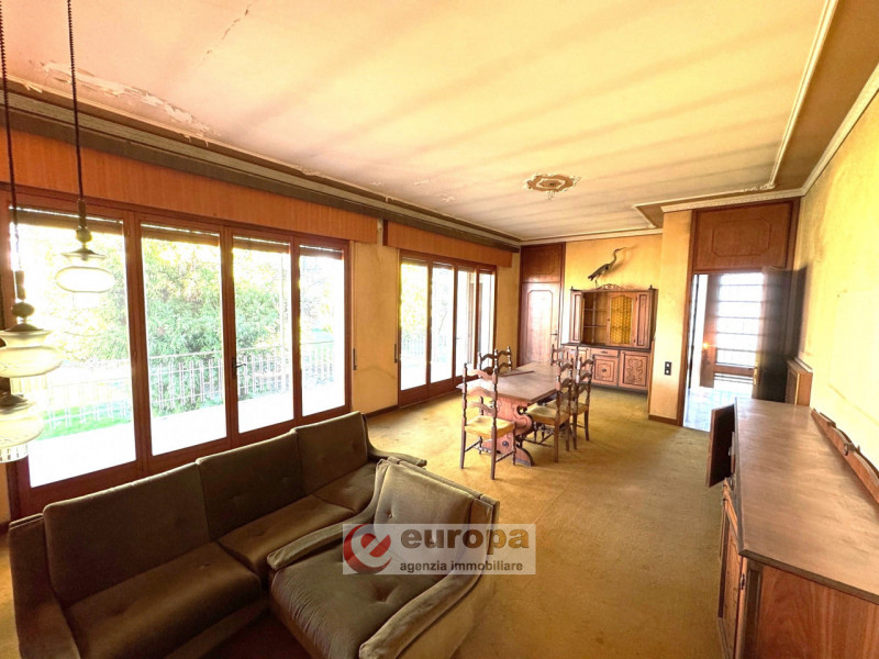 ALTE DI MONTECCHIO MAGGIORE: Proponiamo in vendita, abitazione unifamiliare con parco alberato co...