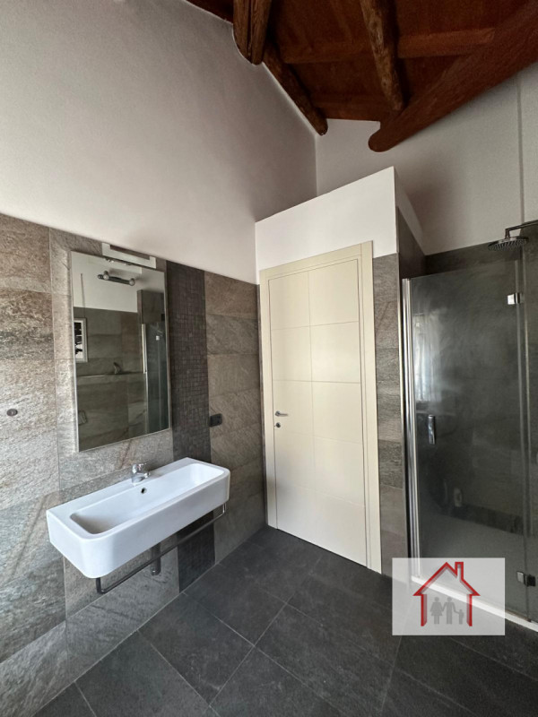 Rif: DV115
X Info - Denis: 3402540785

Piovene Rocchette (VI)

Opportunità unica di investimento ...