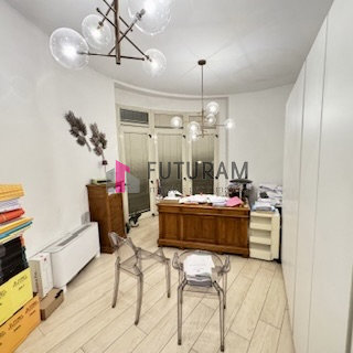 RIF: 102NM - PADOVA - PER INFO 340 335 8378 - 0444/310220

propongo in affitto un ufficio direzio...