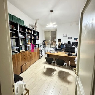 RIF: 102NM - PADOVA - PER INFO 340 335 8378 - 0444/310220

propongo in affitto un ufficio direzio...