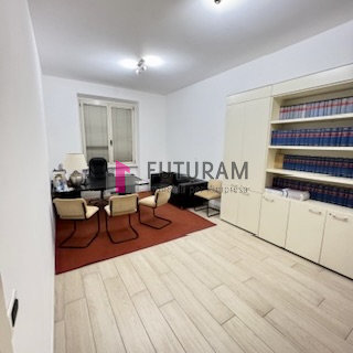 RIF: 102NM - PADOVA - PER INFO 340 335 8378 - 0444/310220

propongo in affitto un ufficio direzio...