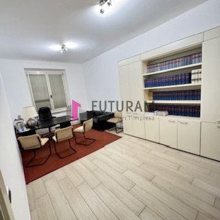 RIF: 102NM - PADOVA - PER INFO 340 335 8378 - 0444/310220

propongo in affitto un ufficio direzio...