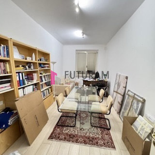 RIF: 102NM - PADOVA - PER INFO 340 335 8378 - 0444/310220

propongo in affitto un ufficio direzio...