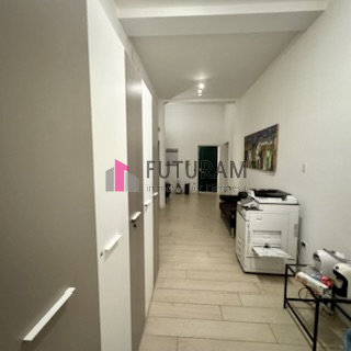 RIF: 102NM - PADOVA - PER INFO 340 335 8378 - 0444/310220

propongo in affitto un ufficio direzio...