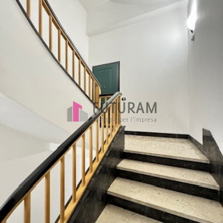 RIF: 102NM - PADOVA - PER INFO 340 335 8378 - 0444/310220

propongo in affitto un ufficio direzio...