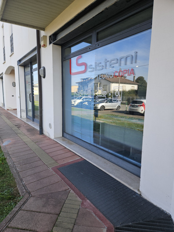 Scopri questa straordinaria opportunità di investimento nel cuore di Noventa Vicentina! Proponiam...