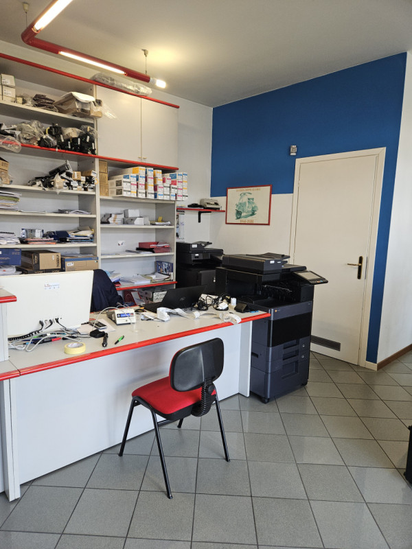 Scopri questa straordinaria opportunità di investimento nel cuore di Noventa Vicentina! Proponiam...