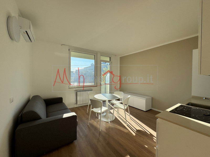 PADOVA ZONA STANGA - Proponiamo in esclusiva appartamento completamente rifatto a nuovo, con asce...