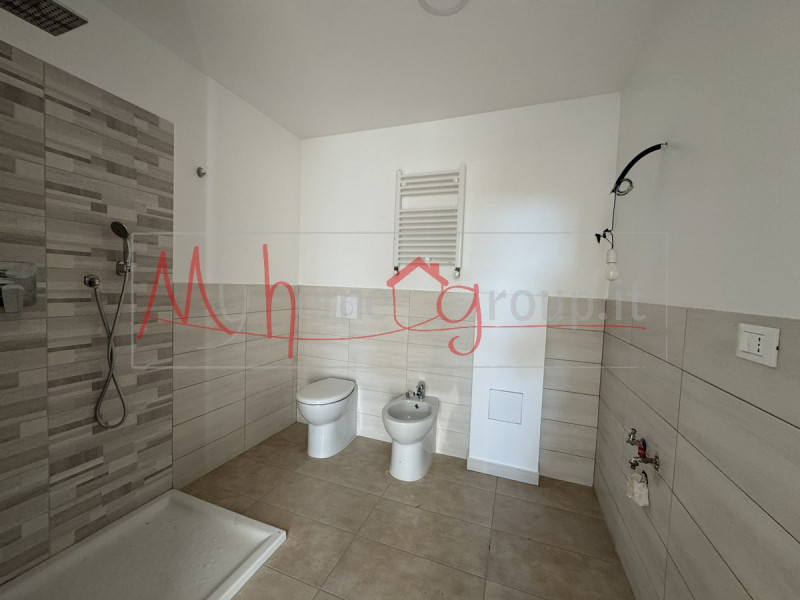 PADOVA ZONA STANGA - Proponiamo in esclusiva appartamento completamente rifatto a nuovo, con asce...