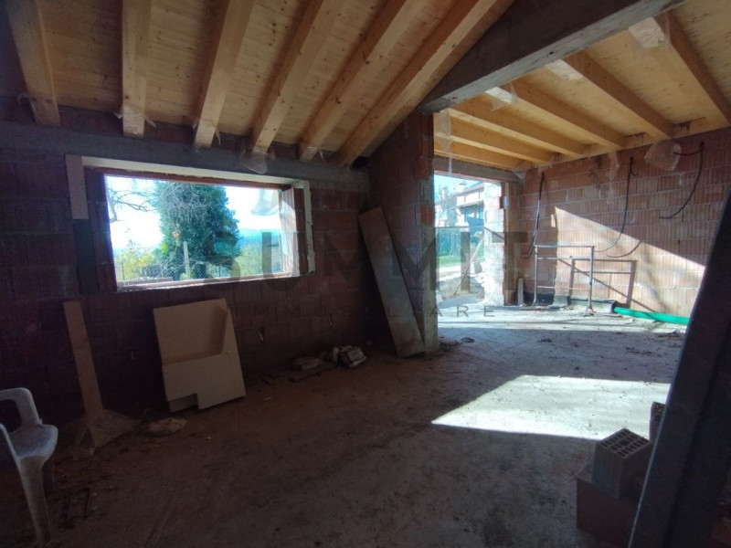 SCHIO - Tretto: CASA indipendente di ampia metratura, al grezzo, in posizione panoramica. Cl. En....