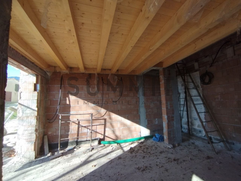 SCHIO - Tretto: CASA indipendente di ampia metratura, al grezzo, in posizione panoramica. Cl. En....