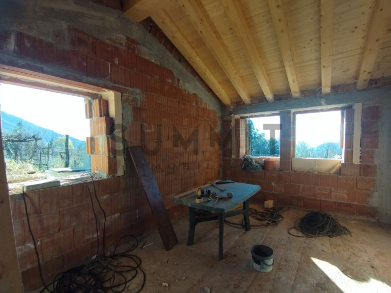 SCHIO - Tretto: CASA indipendente di ampia metratura, al grezzo, in posizione panoramica. Cl. En....