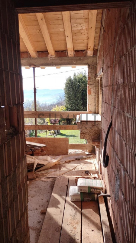 SCHIO - Tretto: CASA indipendente di ampia metratura, al grezzo, in posizione panoramica. Cl. En....