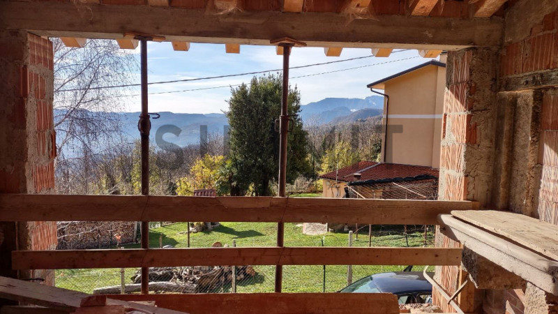 SCHIO - Tretto: CASA indipendente di ampia metratura, al grezzo, in posizione panoramica. Cl. En....