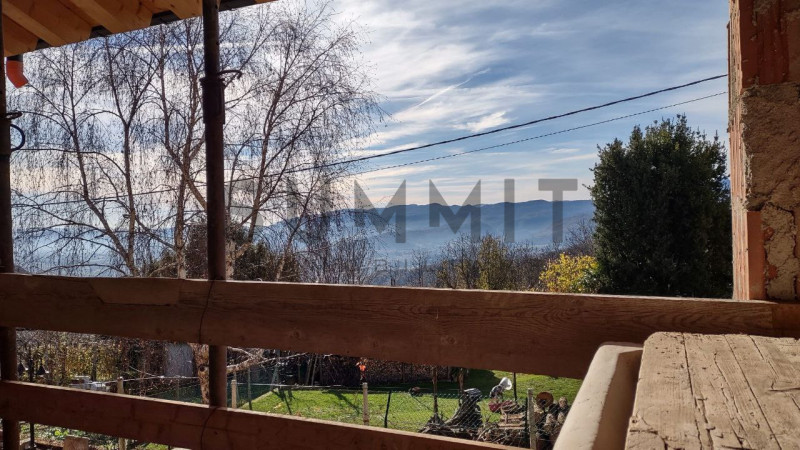 SCHIO - Tretto: CASA indipendente di ampia metratura, al grezzo, in posizione panoramica. Cl. En....