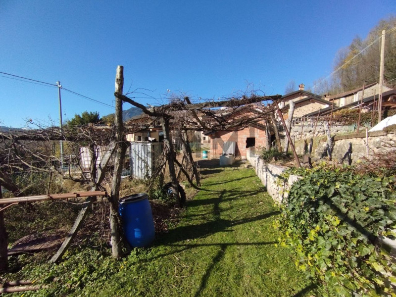 SCHIO - Tretto: CASA indipendente di ampia metratura, al grezzo, in posizione panoramica. Cl. En....