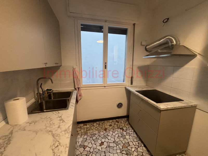 PADOVA - Riviere - Proponiamo in locazione stanza ad uso singola in appartamento composta da 5 ca...