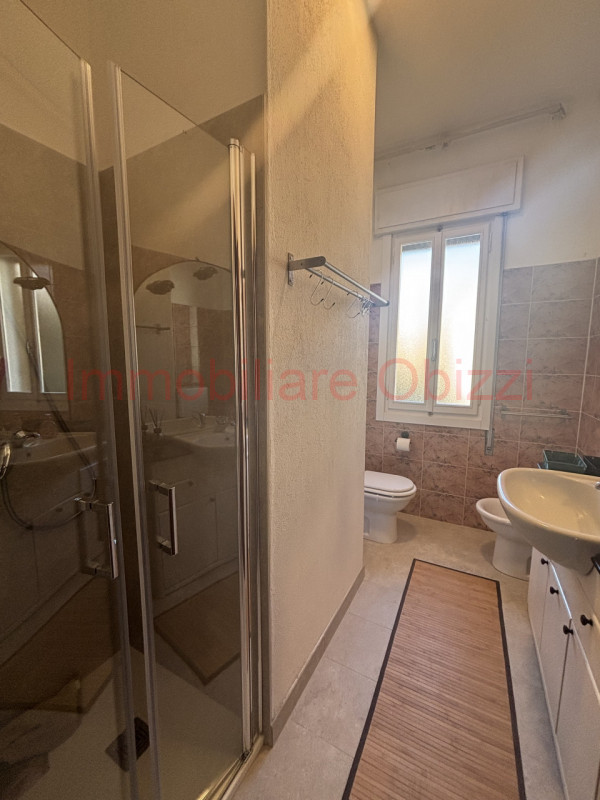 PADOVA - Riviere - Proponiamo in locazione stanza ad uso singola in appartamento composta da 5 ca...