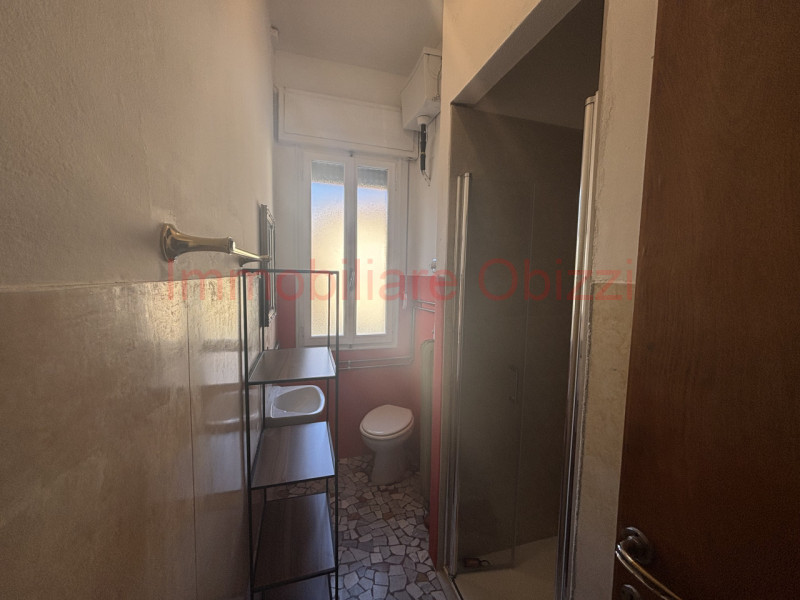 PADOVA - Riviere - Proponiamo in locazione stanza ad uso singola in appartamento composta da 5 ca...