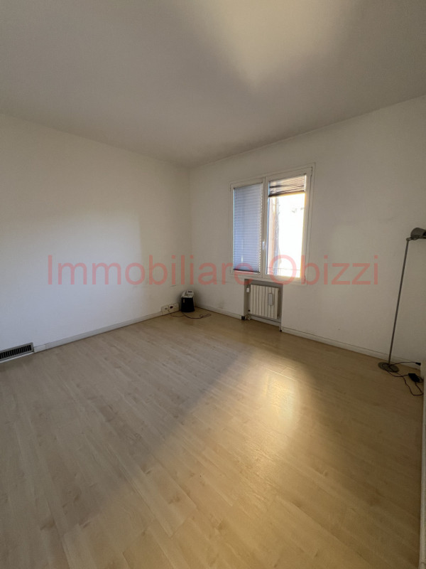 PADOVA - Zona Tribunale - Proponiamo in vendita ufficio al terzo piano servito da ascensore compo...