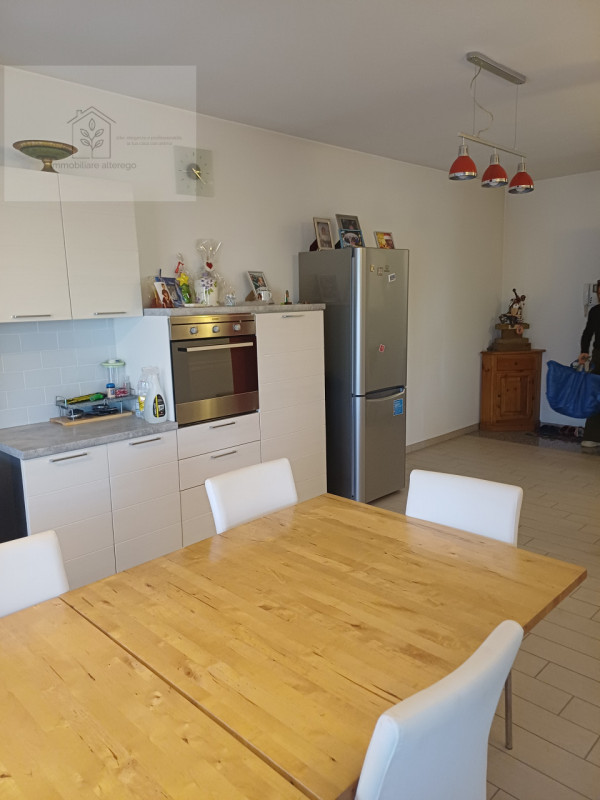 Proponiamo in affitto uno spazioso e moderno appartamento bilocale di circa 60 mq, situato al sec...