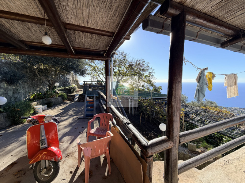 Scoprite la vostra oasi di tranquillità a Forio, nella suggestiva zona di Santa Maria al Monte. P...