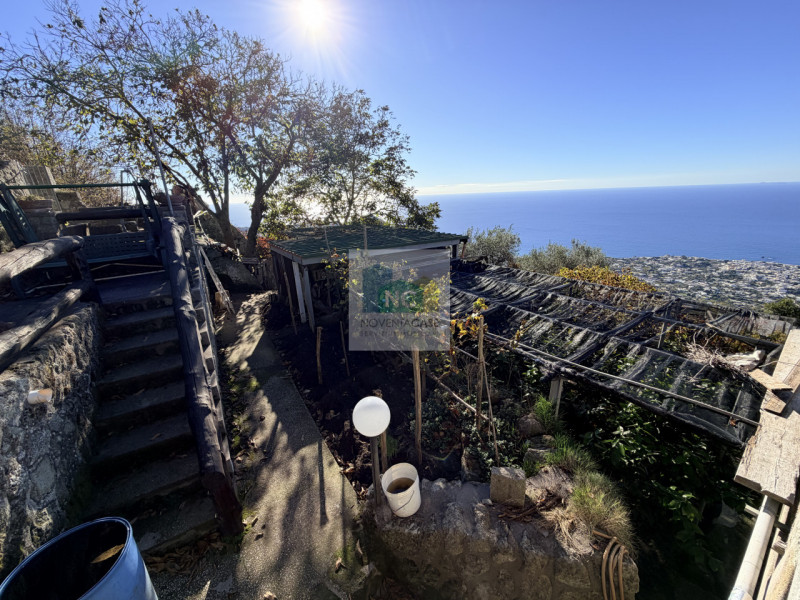 Scoprite la vostra oasi di tranquillità a Forio, nella suggestiva zona di Santa Maria al Monte. P...