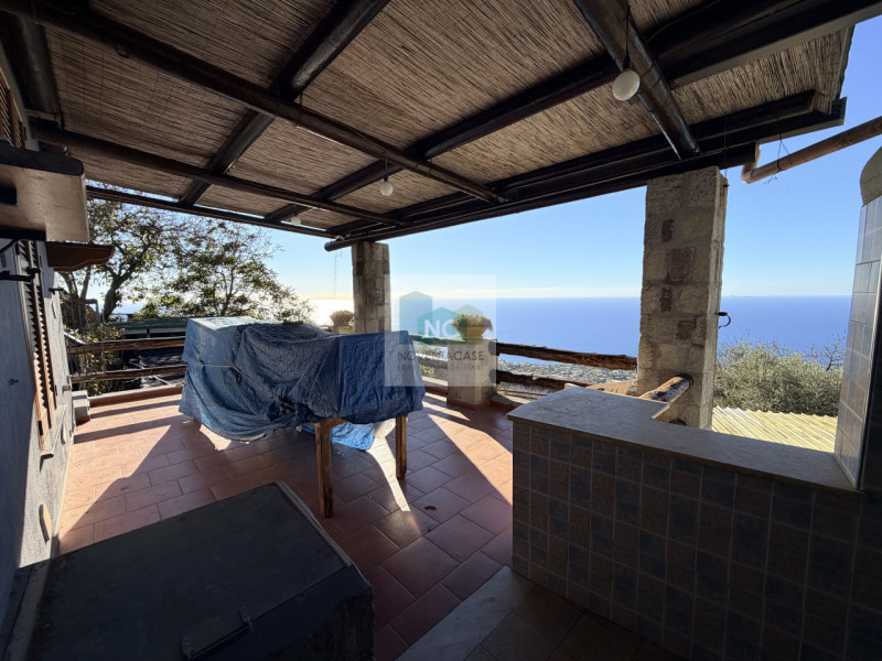 Scoprite la vostra oasi di tranquillità a Forio, nella suggestiva zona di Santa Maria al Monte. P...