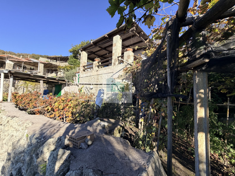 Scoprite la vostra oasi di tranquillità a Forio, nella suggestiva zona di Santa Maria al Monte. P...