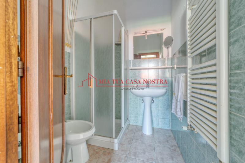 ABANO TERME: Appartamento dalle ampie dimensioni, al piano terra, da ristrutturare; si compone di...