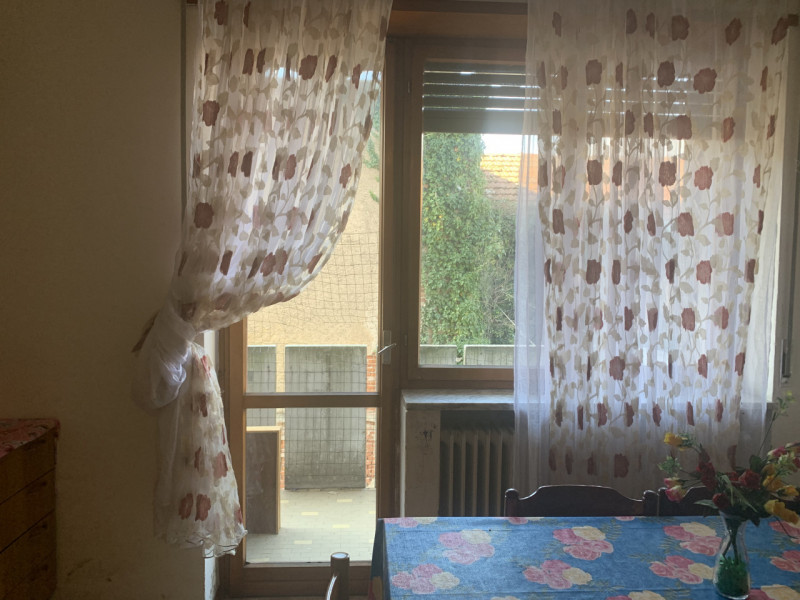 Schio: Bicamere al Piano secondo su cindesto condominiale, Garage e Cantina info 0445 824740

Buo...