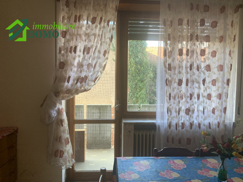 Schio: Bicamere al Piano secondo su cindesto condominiale, Garage e Cantina info 0445 824740

Buo...